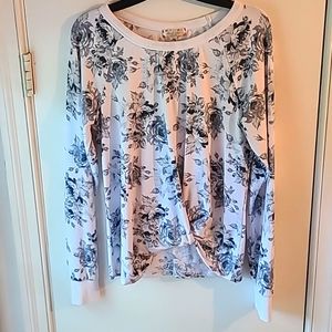 Altar'd State front knot floral long sleeve top. Soft! Size Small.